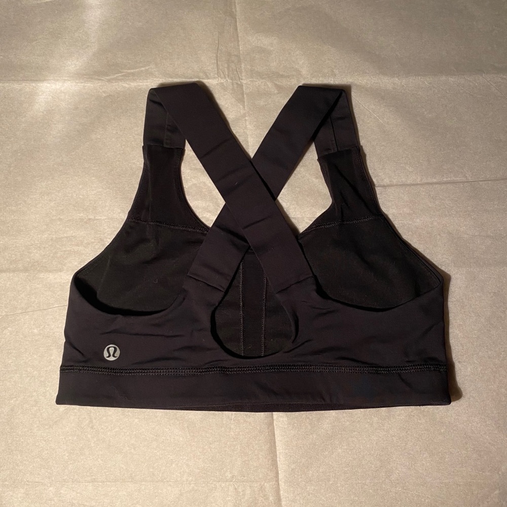 Black lululemon sports bra